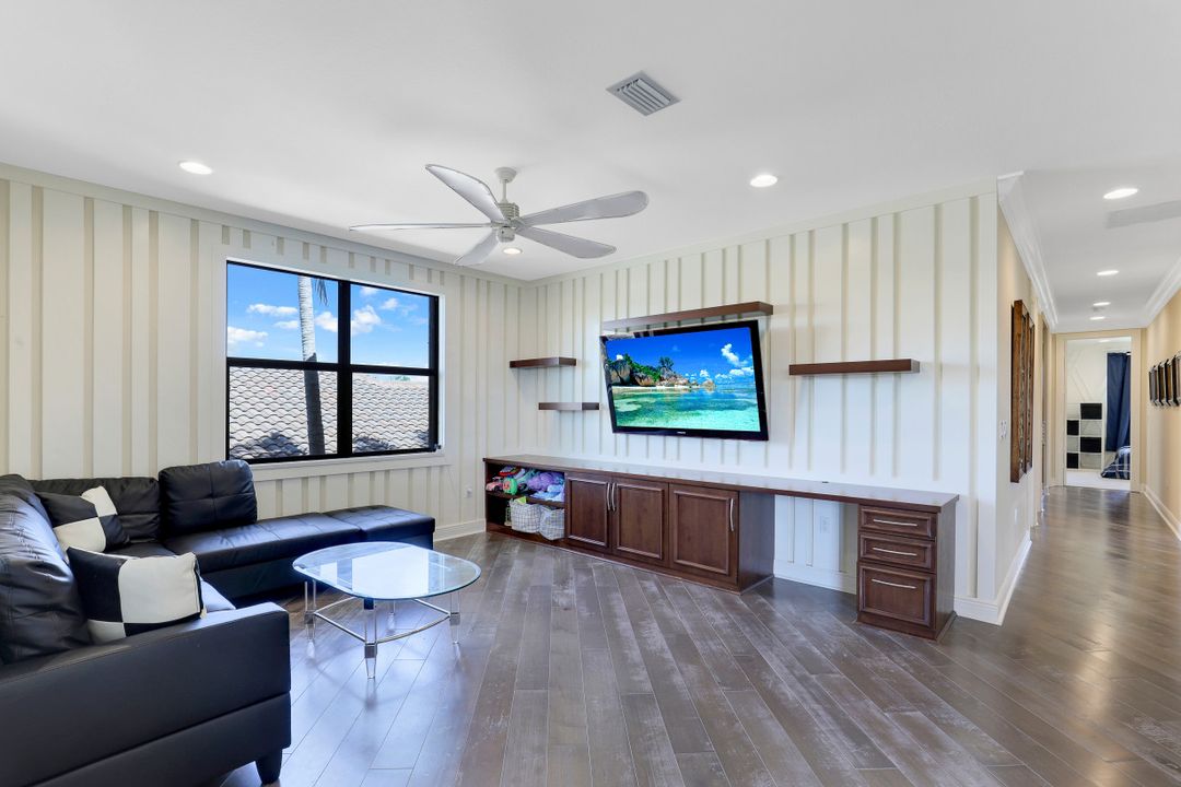 3642 Santaren Ct, Naples, FL 34119