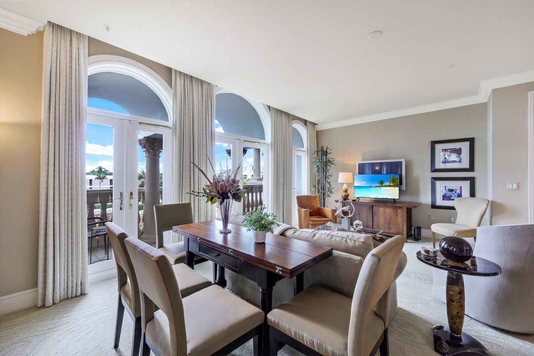 900 5th Ave S #302, Naples, FL 34102