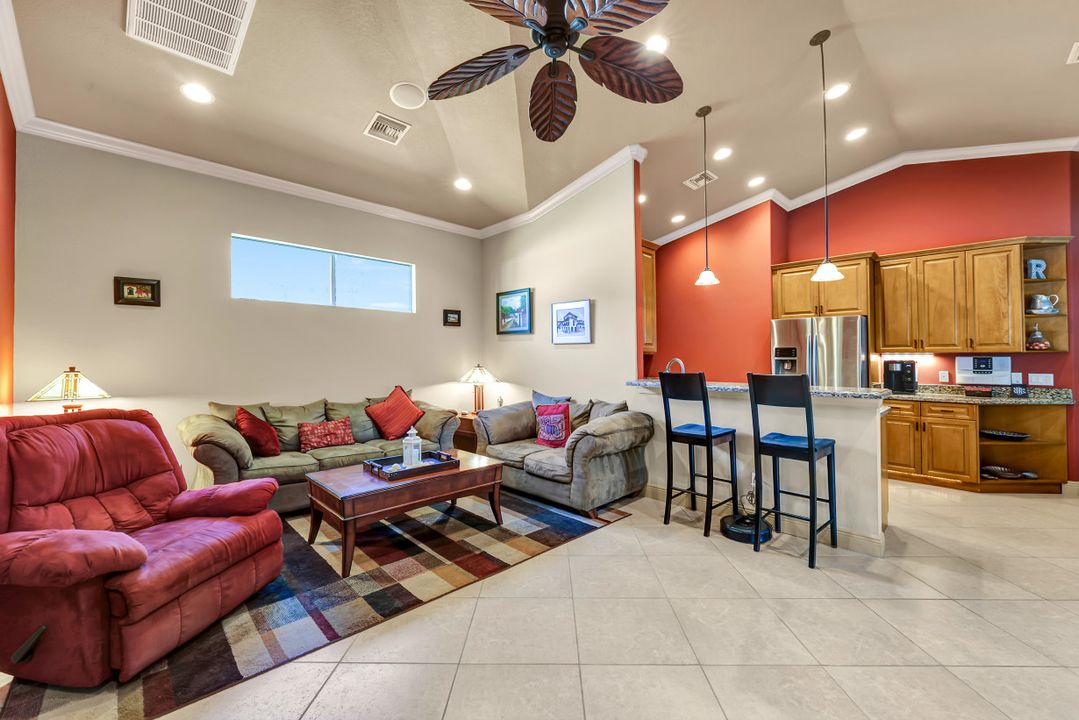4000 Stonesthrow Ct, Naples, FL 34109