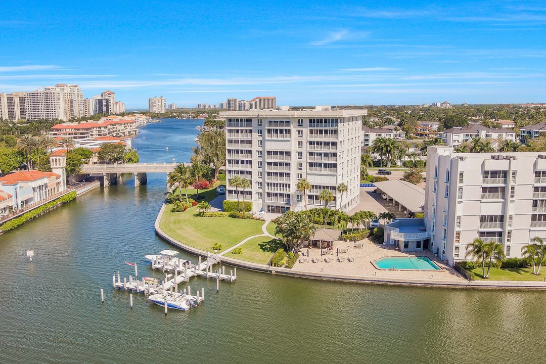 250 Park Shore Dr #103, Naples, FL 34103