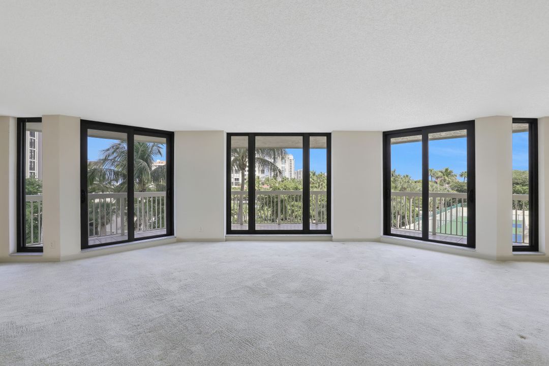 4901 Gulf Shore Blvd N #402, Naples, FL 34103