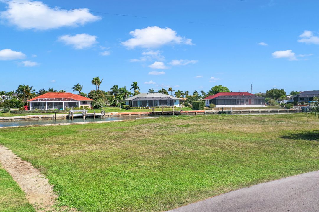 919 Juniper Ct, Marco Island, FL 34145