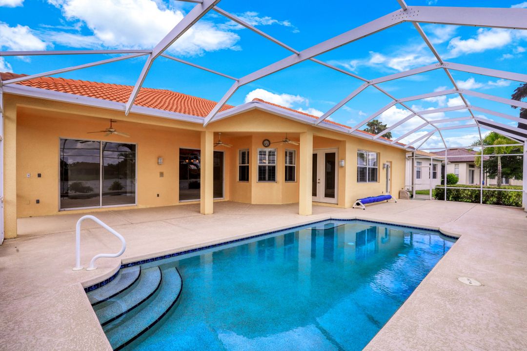 995 Chesapeake Bay Ct, Naples, FL 34120