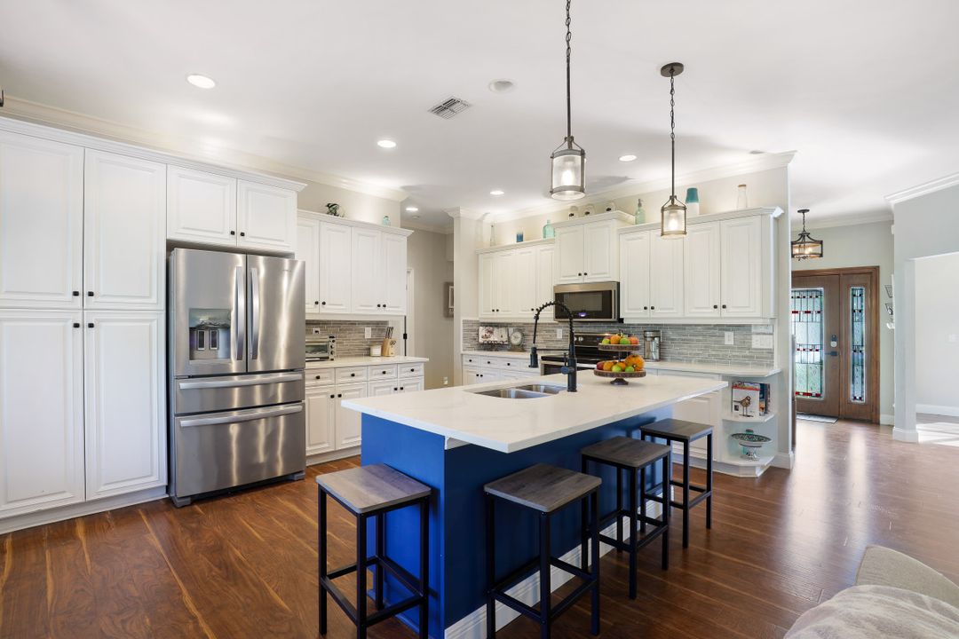 25251 Bay Cedar Dr, Bonita Springs, FL 34134