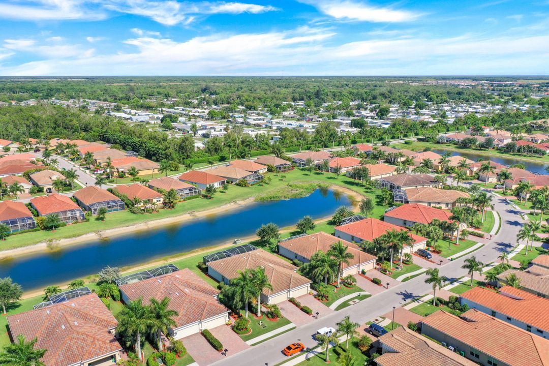 14528 Grapevine Dr, Naples, FL 34114