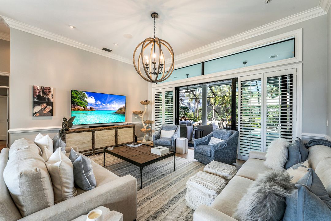 713 Shadow Lake Ln, Naples, FL 34108