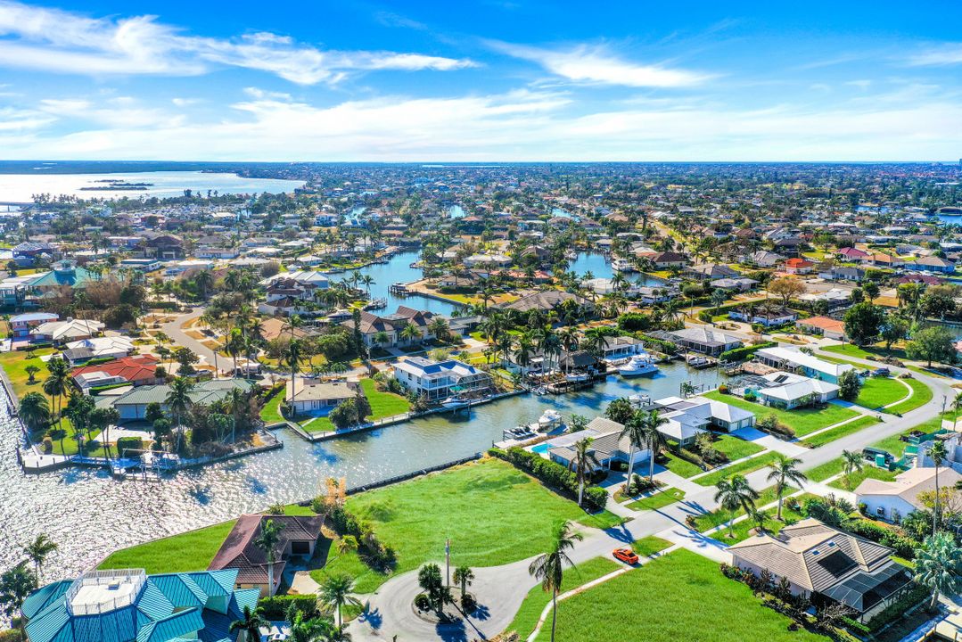 975 Sundrop Ct, Marco Island, FL 34145