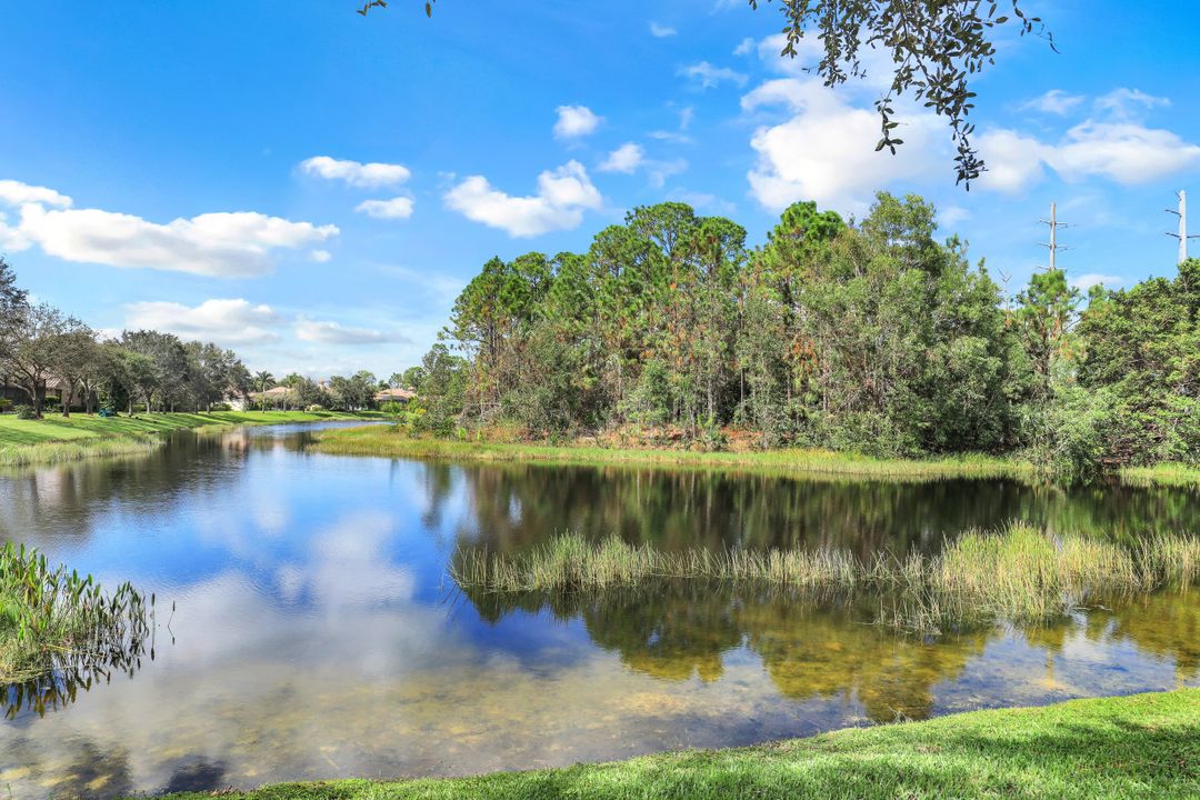 919 Tivoli Ct, Naples, FL 34104