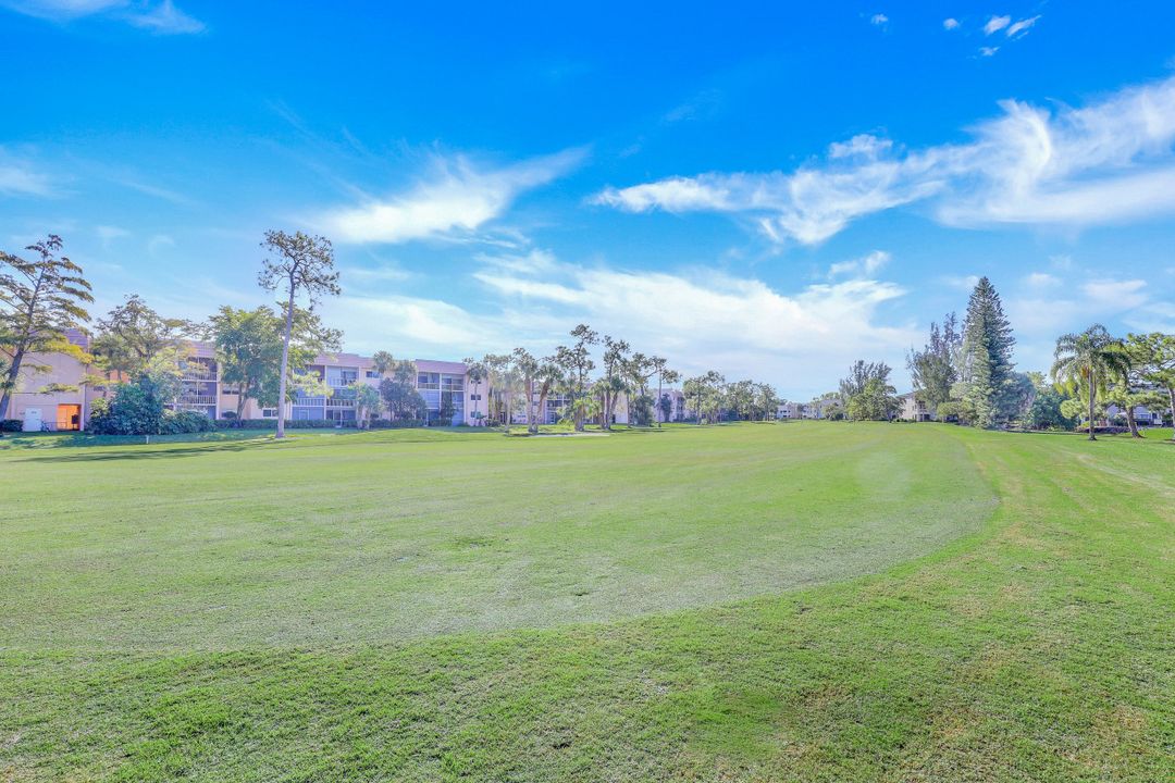 122 Quail Forest Blvd #11, Naples, FL 34105