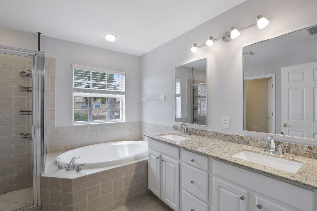 9723 Heatherstone Lake Ct, Estero, FL 33928