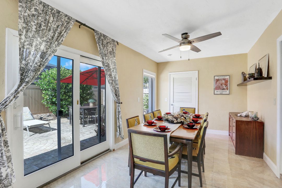 698 99th Ave N, Naples, FL 34108