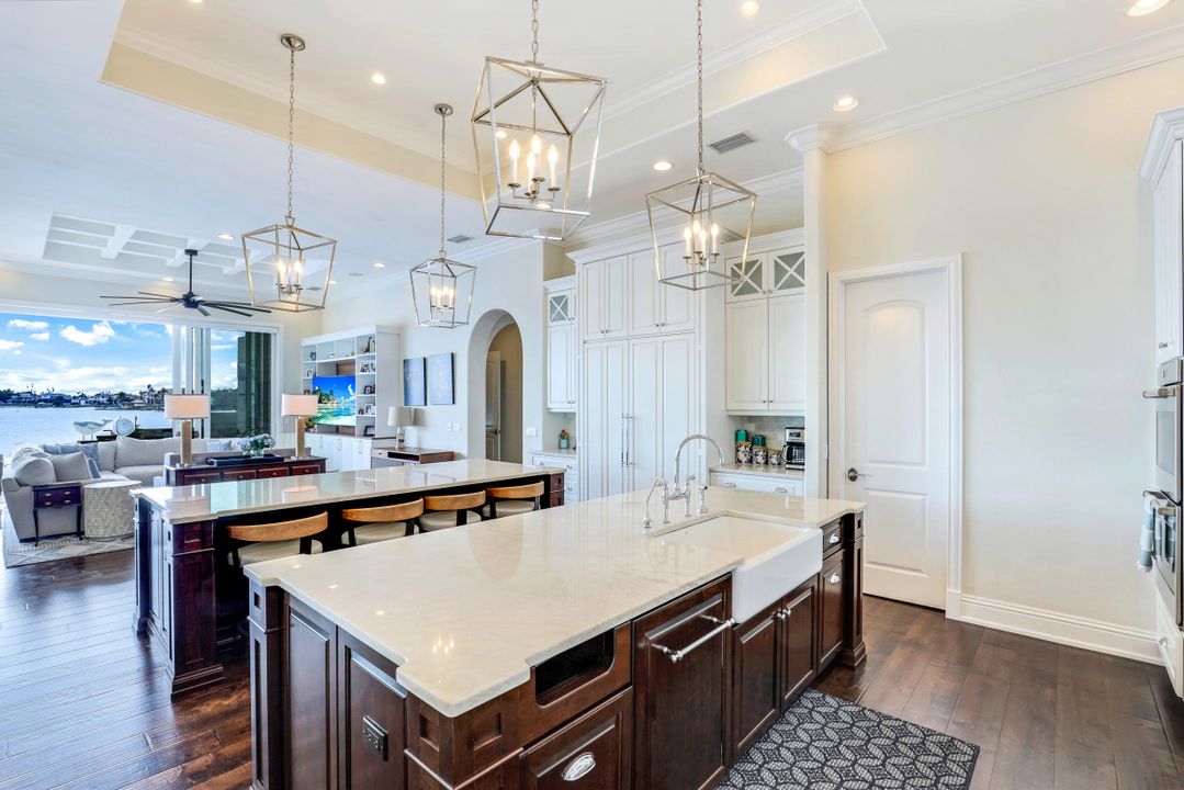 5930 Harborage Dr, Fort Myers, FL 33908