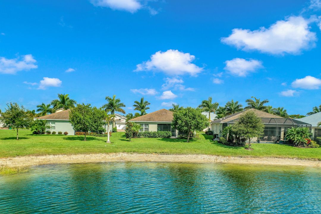 14664 Topsail Dr, Naples, FL 34114