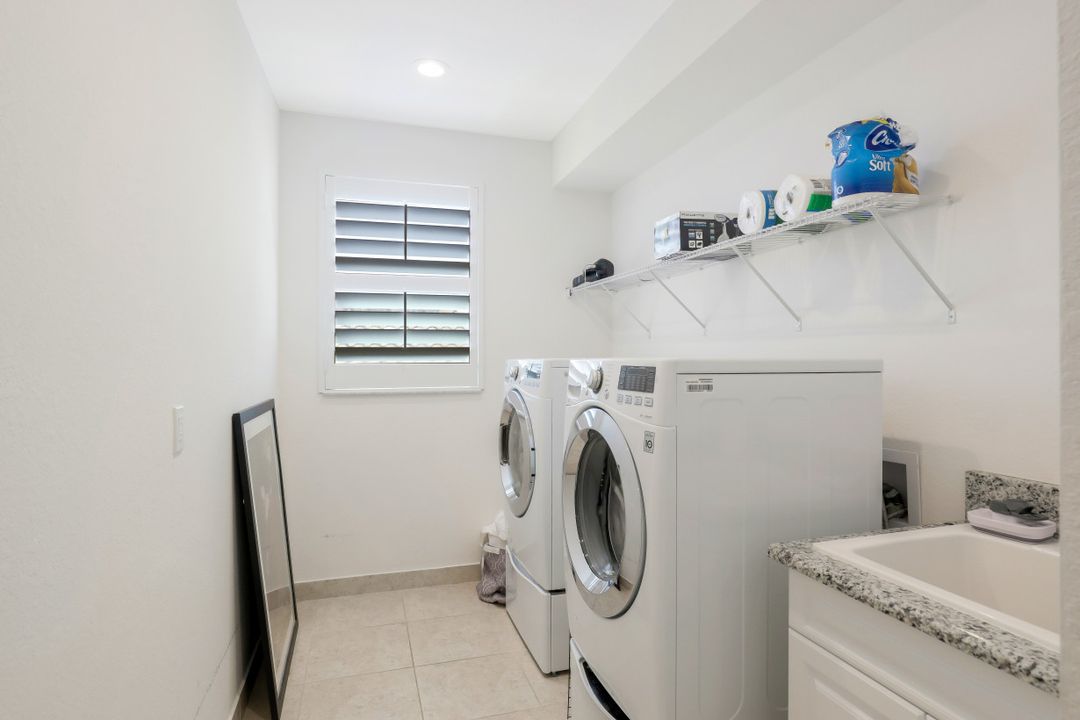 13840 Luna Dr, Naples, FL 34109