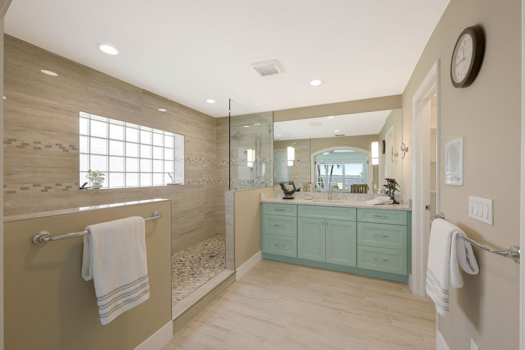 642 Coral Dr, Cape Coral, FL 33904