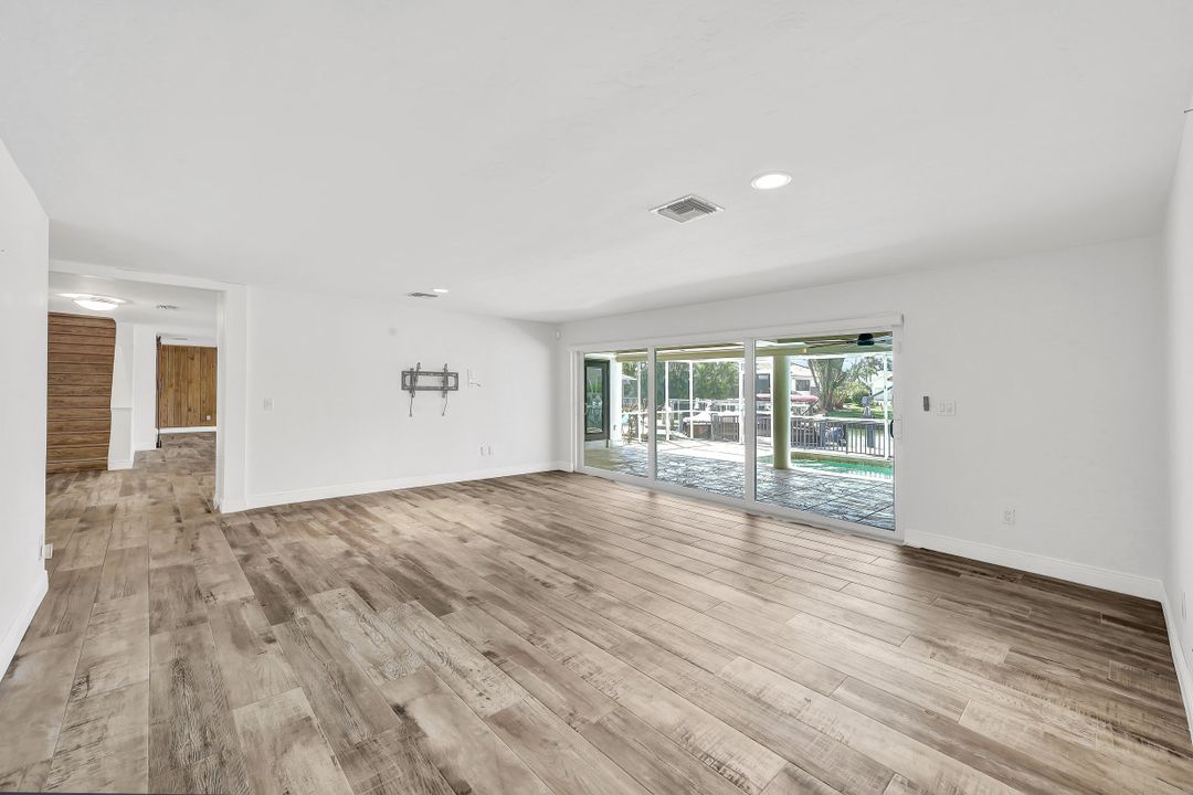 318 Polynesia Ct, Marco Island, FL 34145