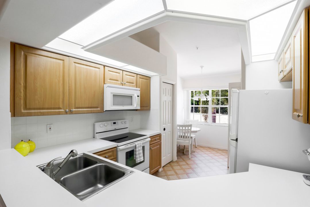 28080 Cavendish Ct  #2010, Bonita Springs, FL 34135