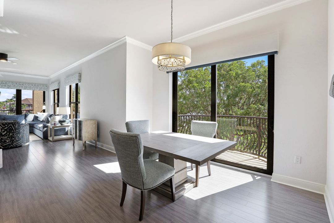 10620 Gulf Shore Dr  #203, Naples, FL 34108