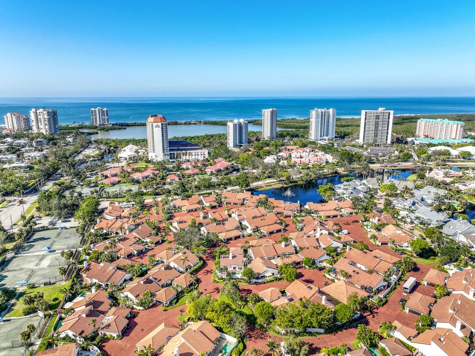 543 Bay Villas Ln, Naples, FL 34108