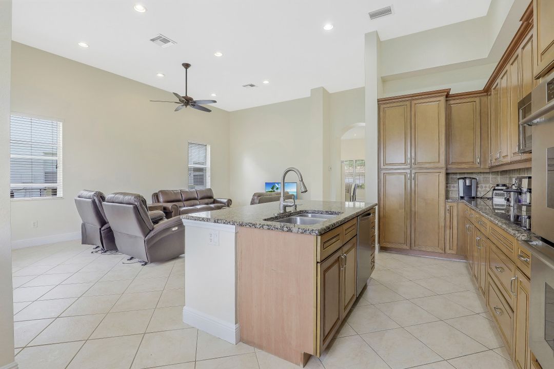 1717 Birdie Dr, Naples, FL 34120