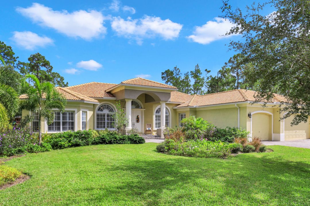 562 14th St SE, Naples, FL 34102