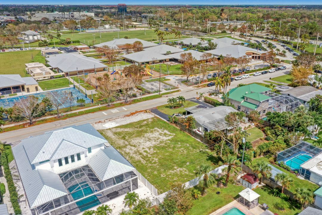 1238 14th Ave N, Naples, FL 34102