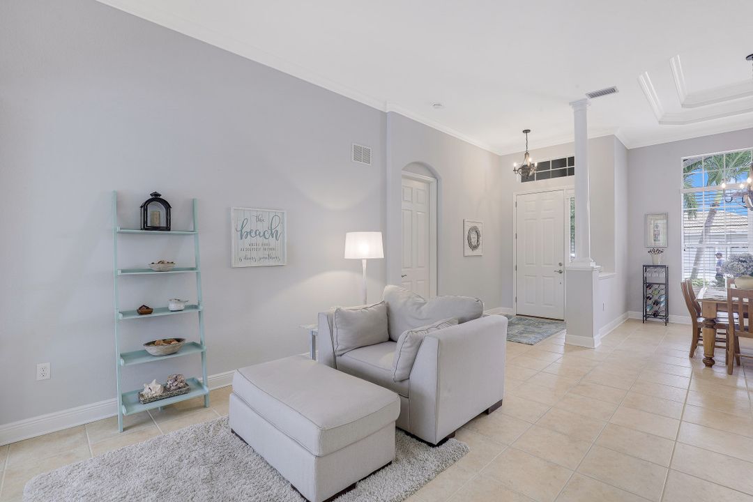 10621 Sir Michaels Pl Dr, Bonita Springs, FL 34135