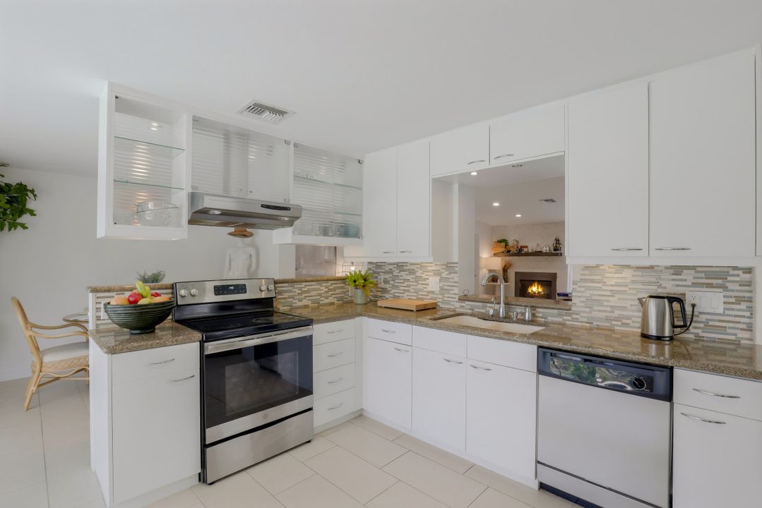 6640 Trail Blvd, Naples, FL 34108