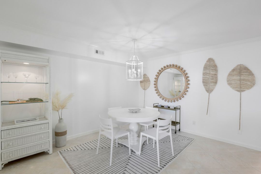 2900 Gulf Shore Blvd N #102, Naples, FL 34103