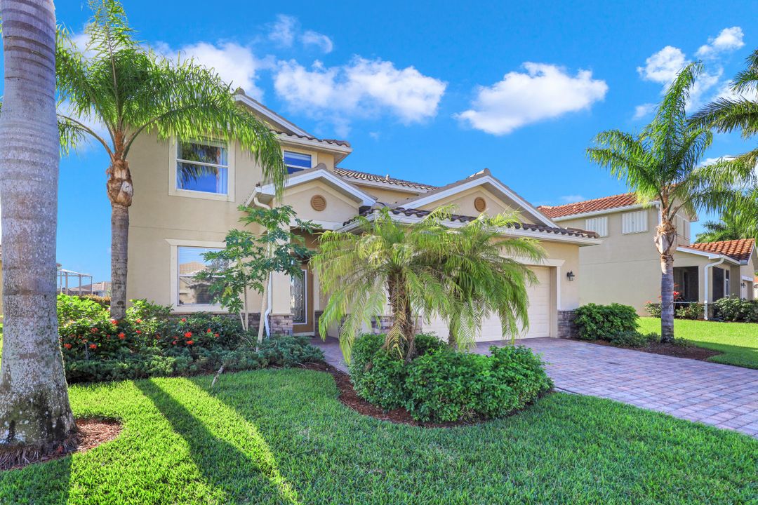 14832 Canton Ct, Naples, FL 34114
