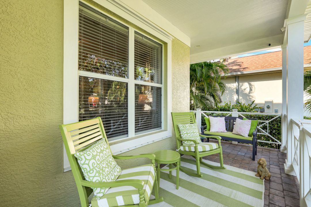 2850 Coach House Way, Naples, FL 34105