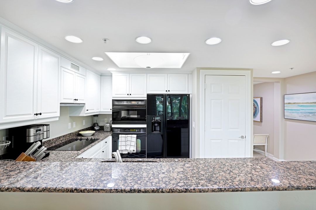 2738 Tiburon Blvd E #301, Naples, FL 34109