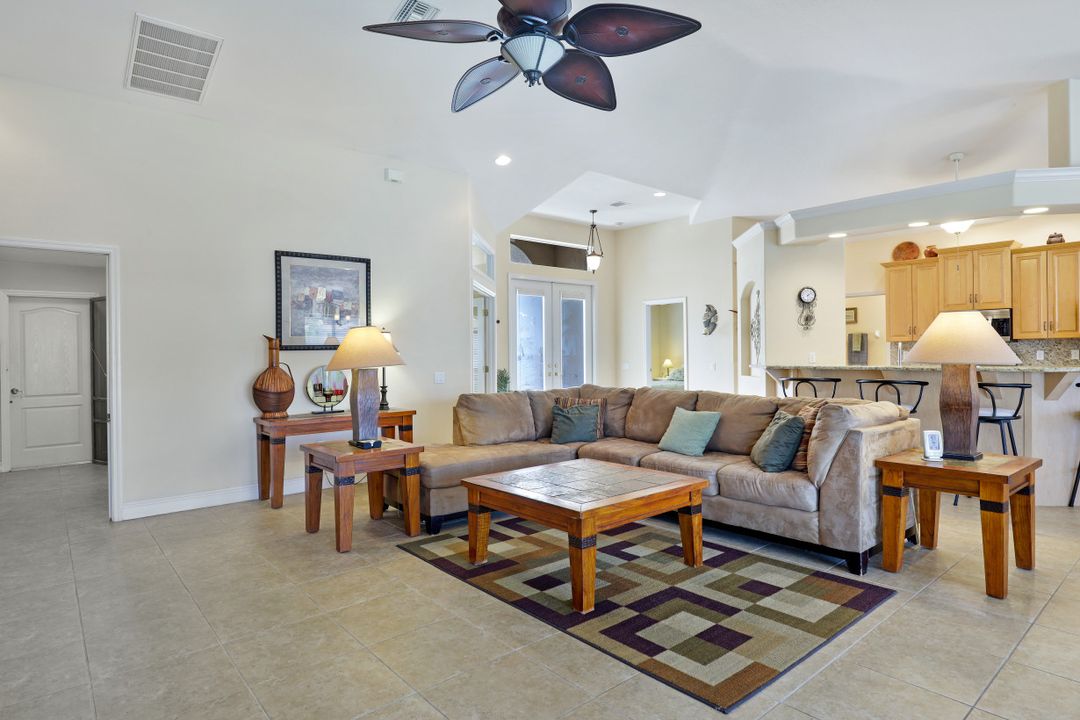 5241 Stratford Ct, Cape Coral, FL 33904