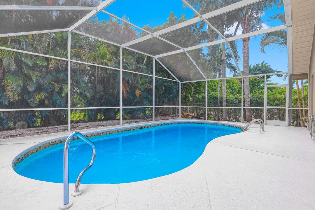 718 95th Ave N, Naples, FL 34108