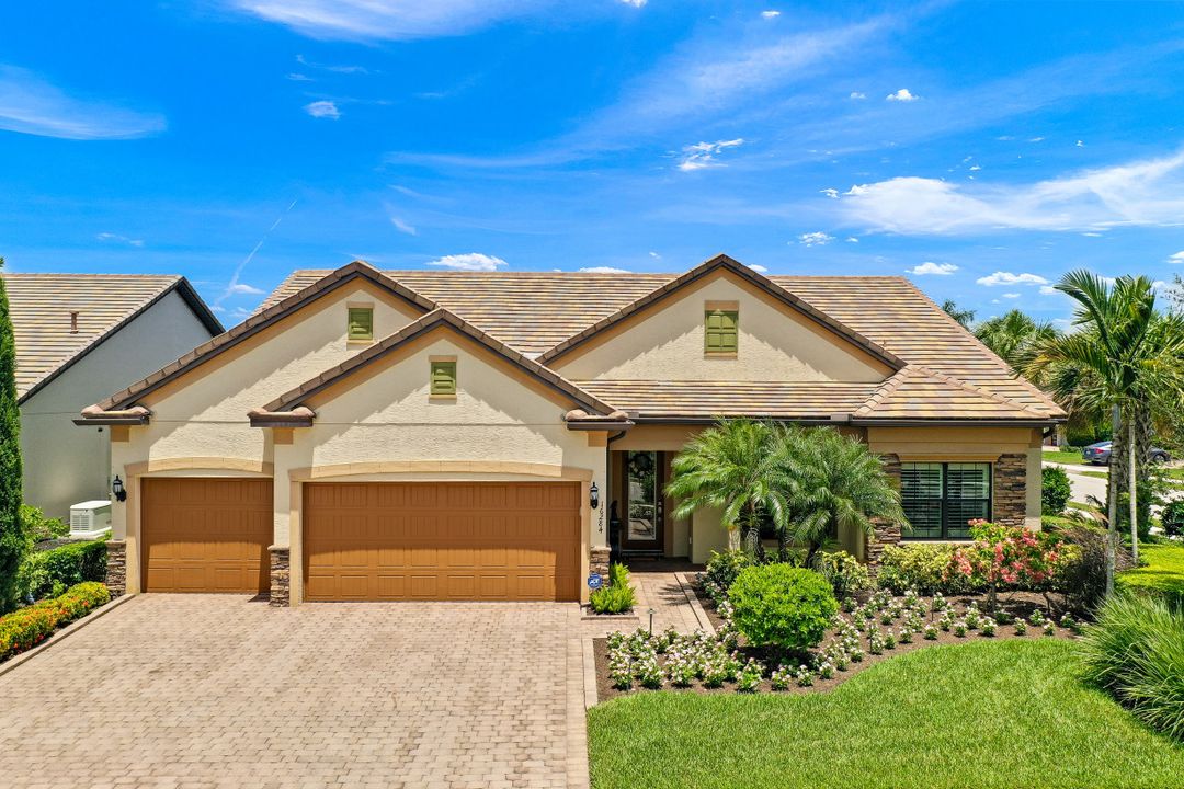 16284 Camden Lakes Cir, Naples, FL 34110