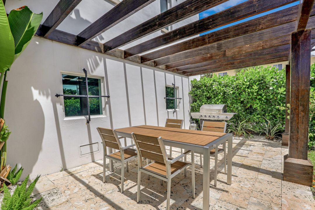 875 9th St S #PH, Naples, FL 34102