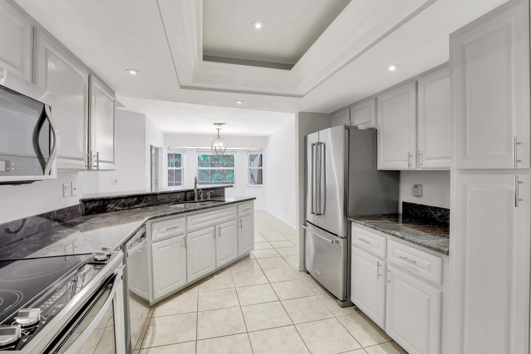 1010 Moon Lake Dr, Naples, FL 34104