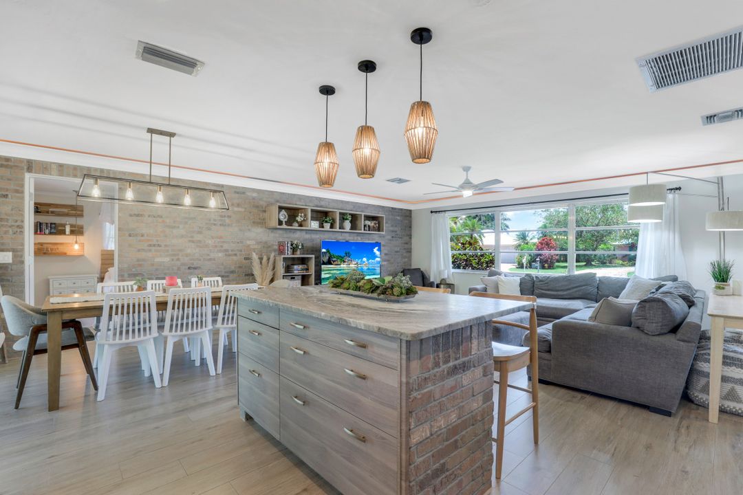 633 Cypress Way E, Naples, FL 34110