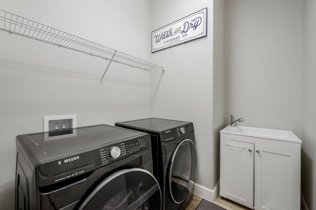 4098 Raffia Dr, Naples, FL 34119