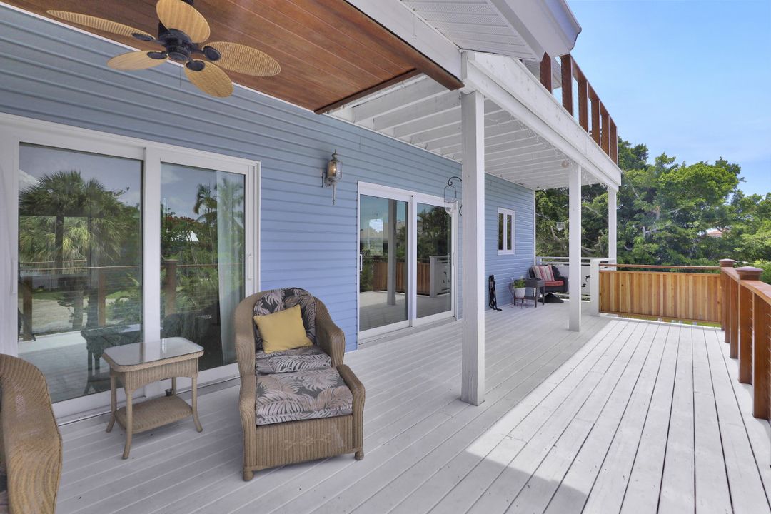 39 W Pelican St, Naples, FL 34113