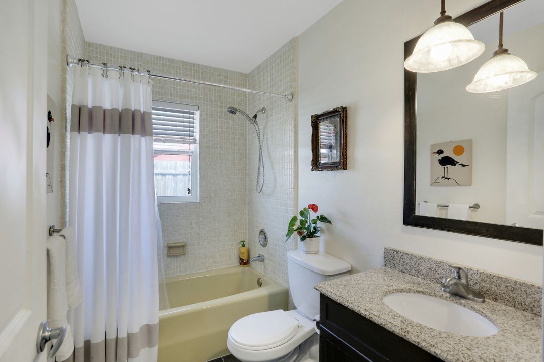 698 99th Ave N, Naples, FL 34108