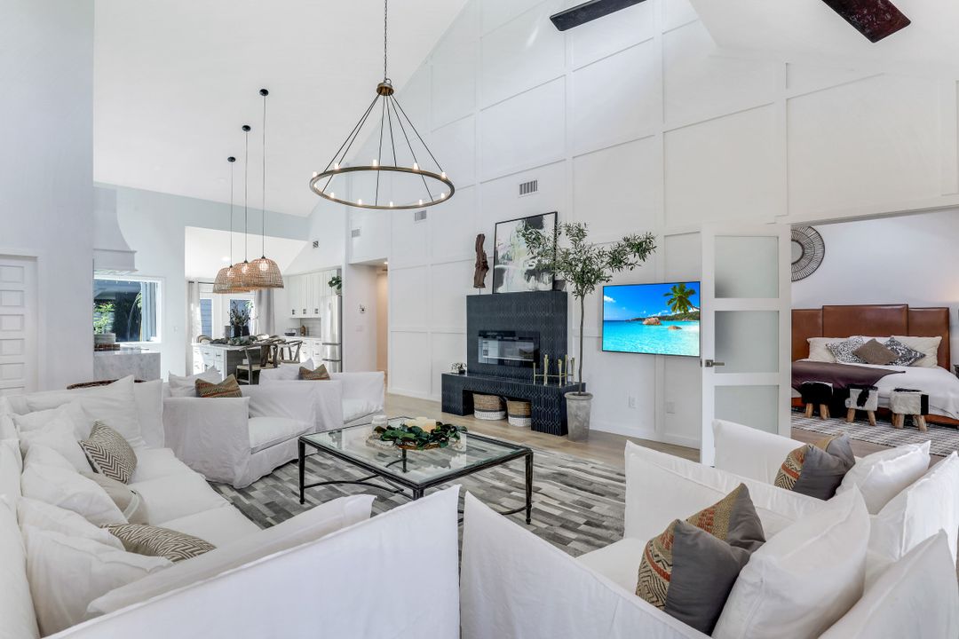 651 Bridge Way Ln, Naples, FL 34108