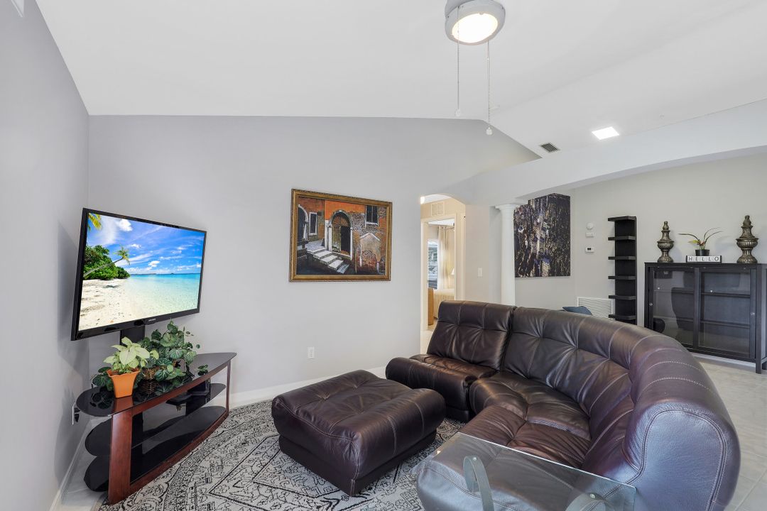 326 SW 19th Ln, Cape Coral, FL 33991