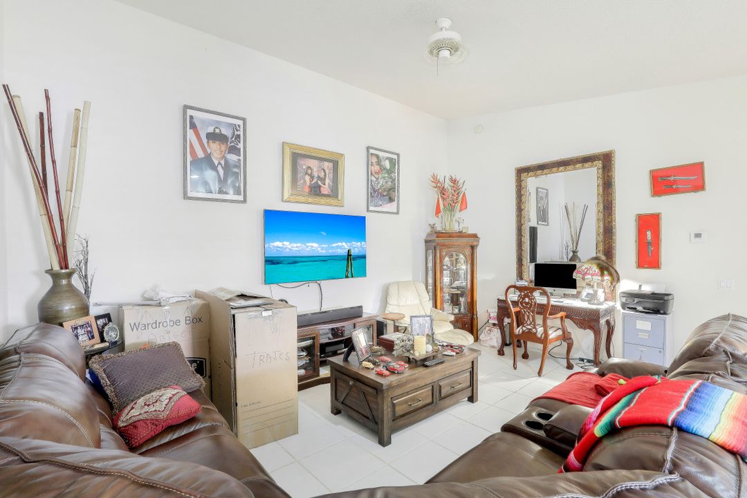 4280 Redonda Ln, Naples, FL 34119