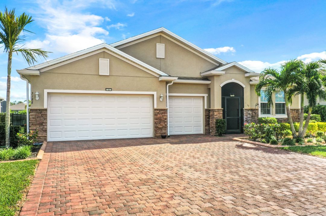 3188 Amadora Cir, Cape Coral, FL 33909