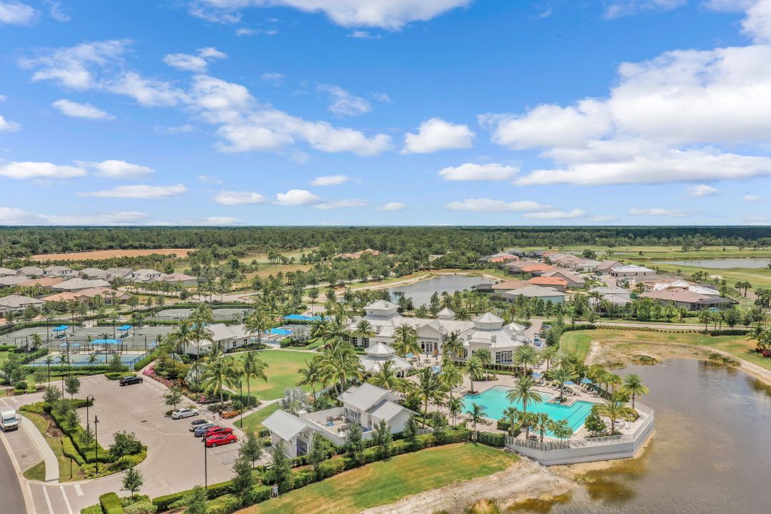 9610 Everglades Dr, Naples, FL 34120