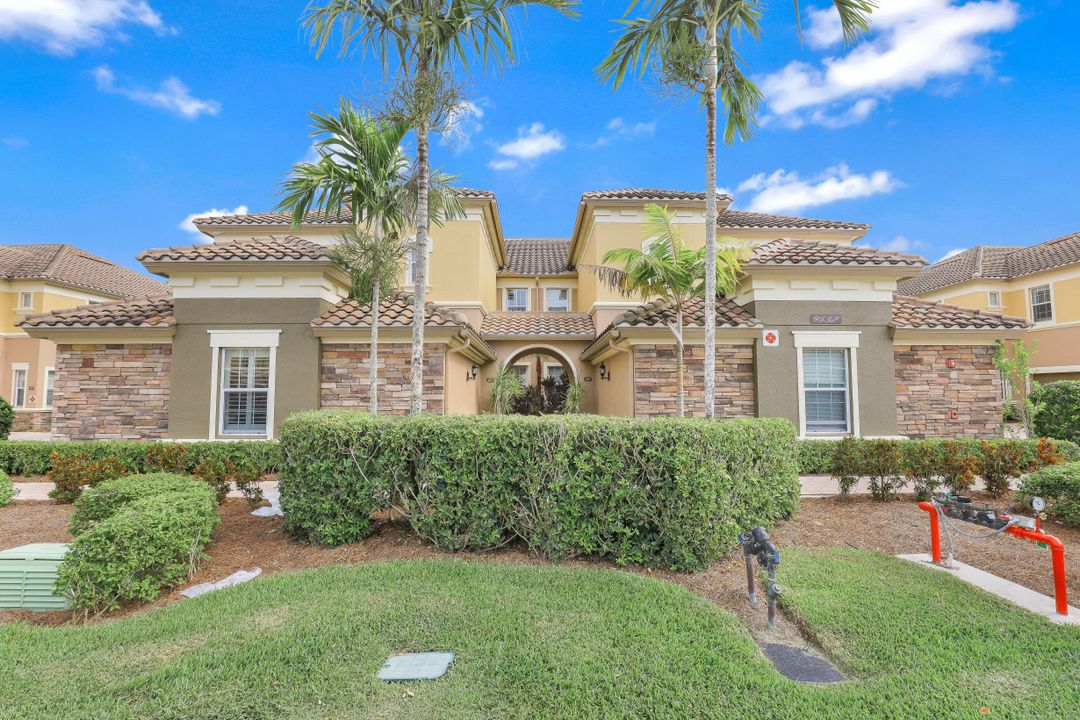 9532 Ironstone Terrace, Naples, FL 34120