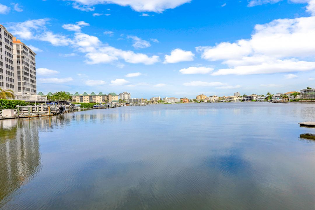 9101 Vanderbilt Dr #203, Naples, FL 34108