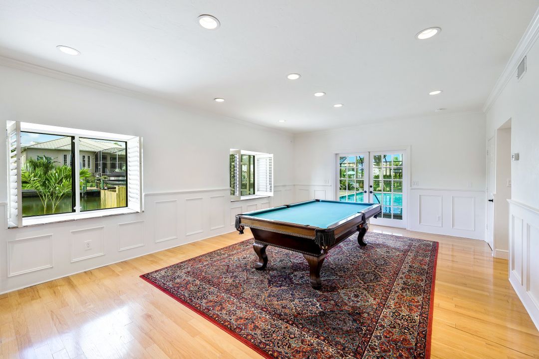 438 Lagoon Ave, Naples, FL 34108