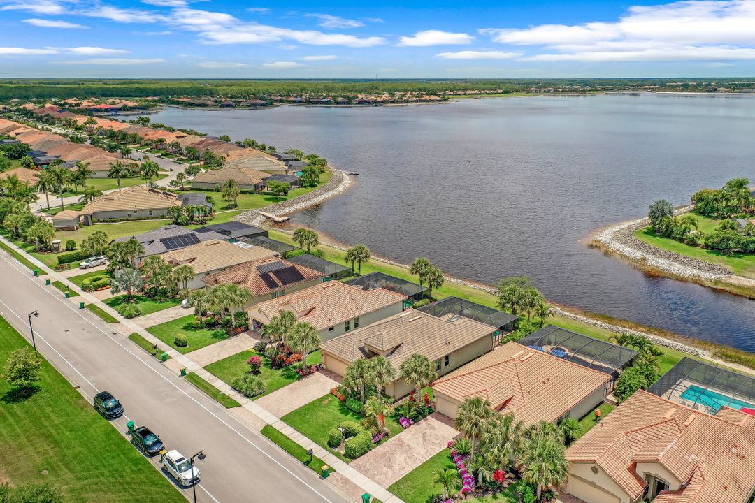 9415 Quarry Dr, Naples, FL 34120
